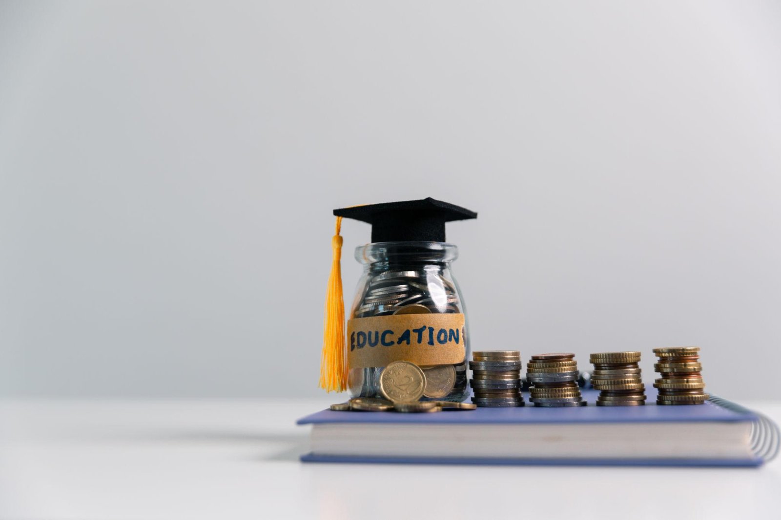 African student learning forex trading online showing the journey from beginner to financial independence through digital education