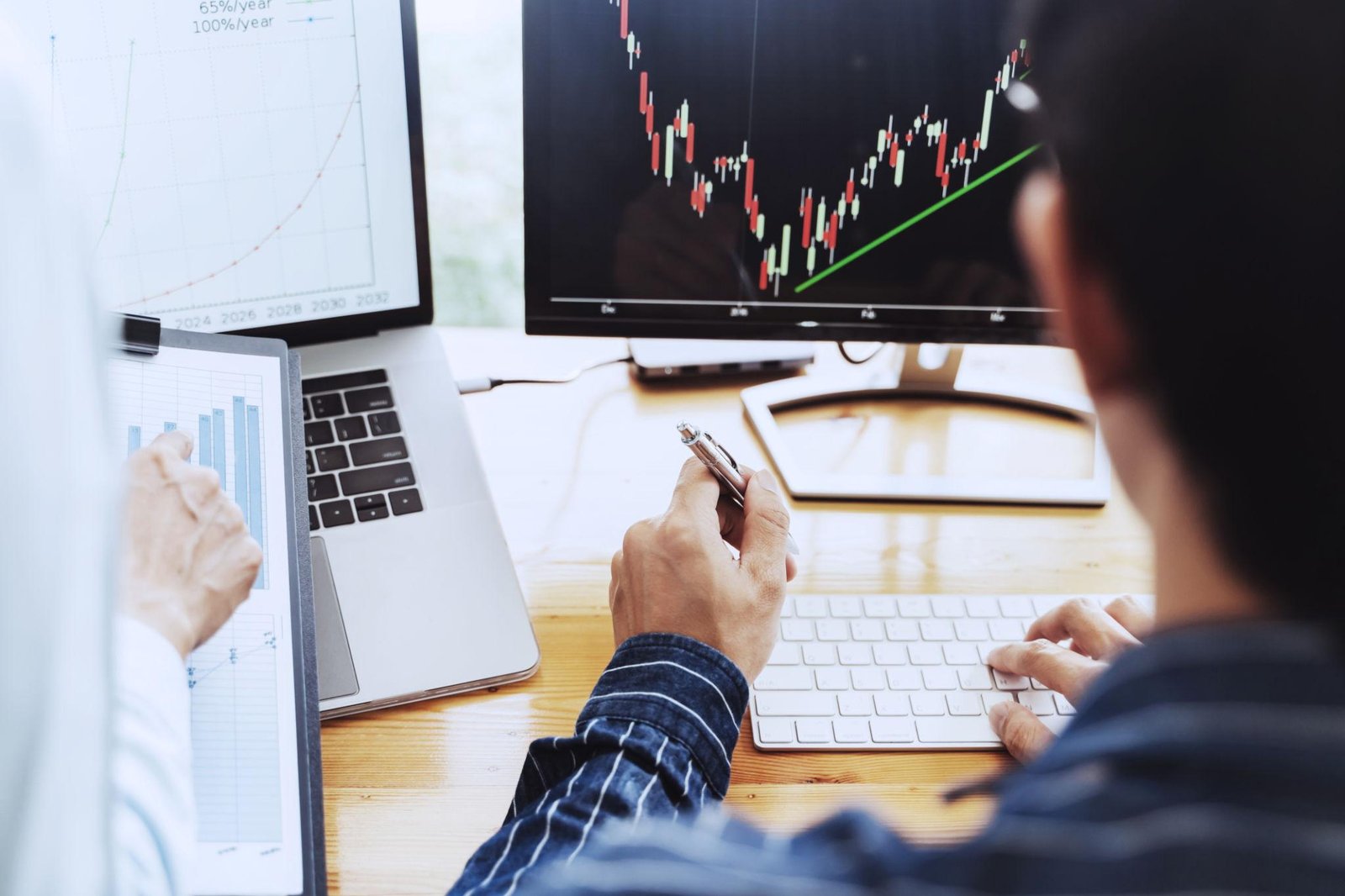 What Is Technical Analysis? The Ultimate Beginner’s Guide to Reading Forex Charts